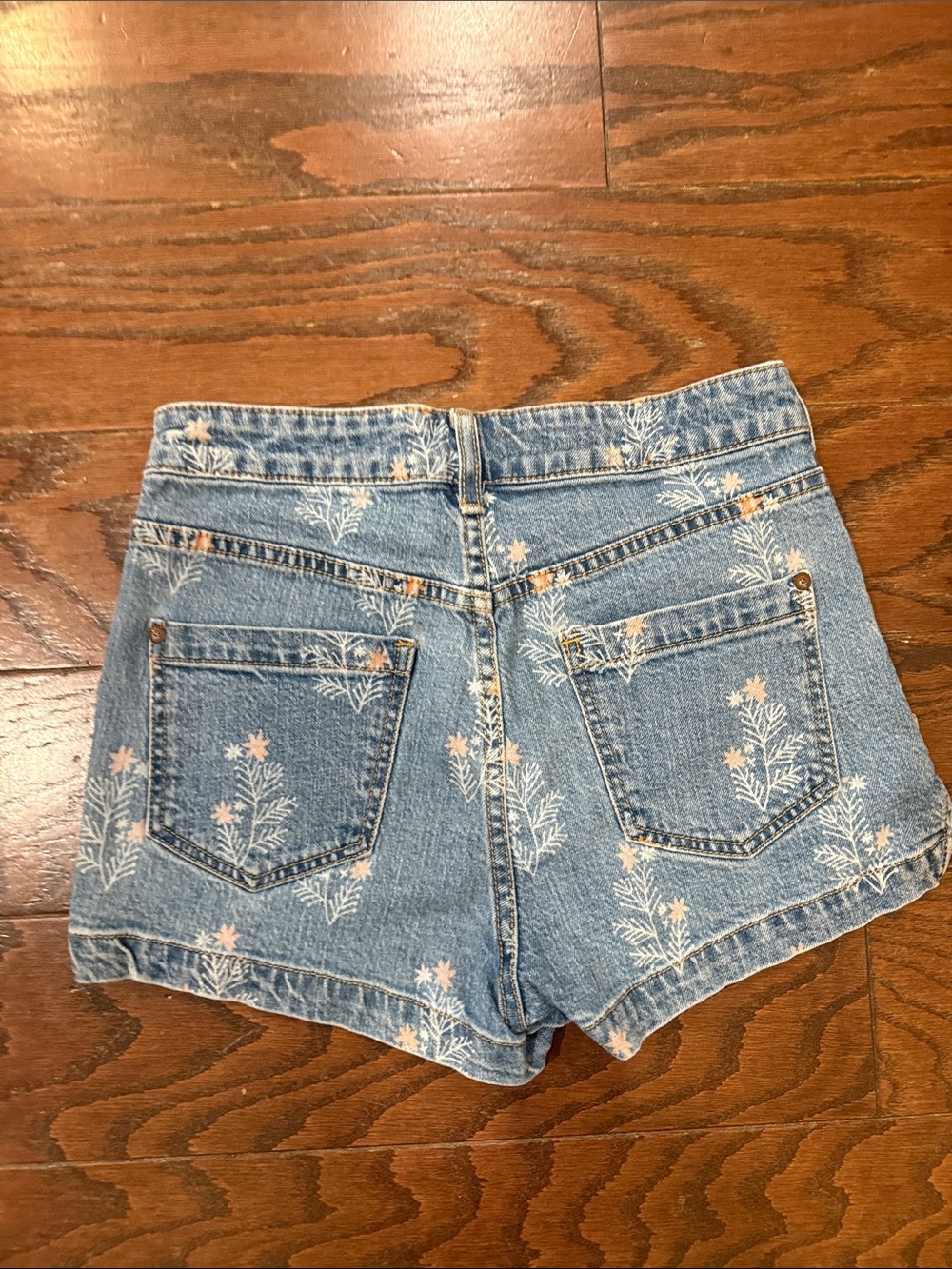 Pilcro high rise denim floral shorts, size 26 - Picture 4 of 6